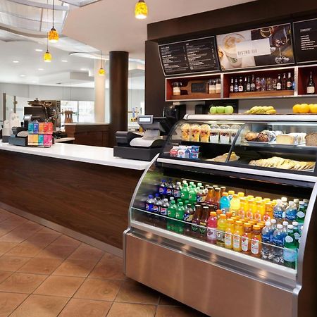 Courtyard By Marriott Ottawa East Hotel Exterior photo