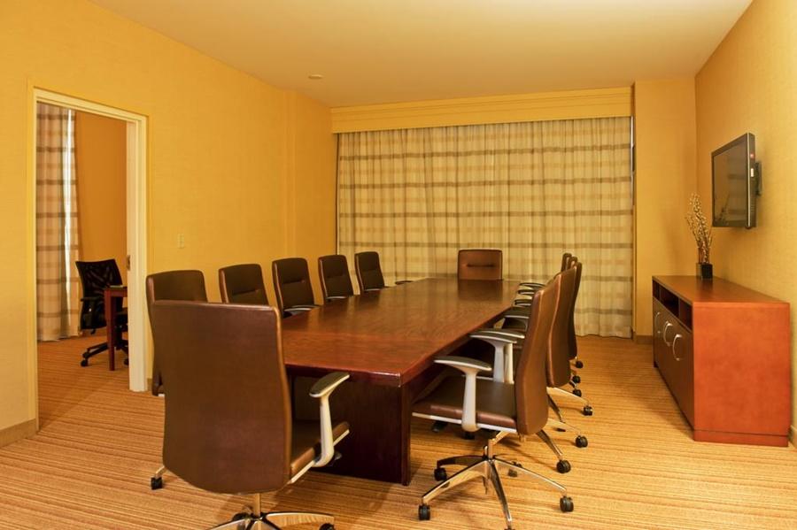 Courtyard By Marriott Ottawa East Hotel Exterior photo