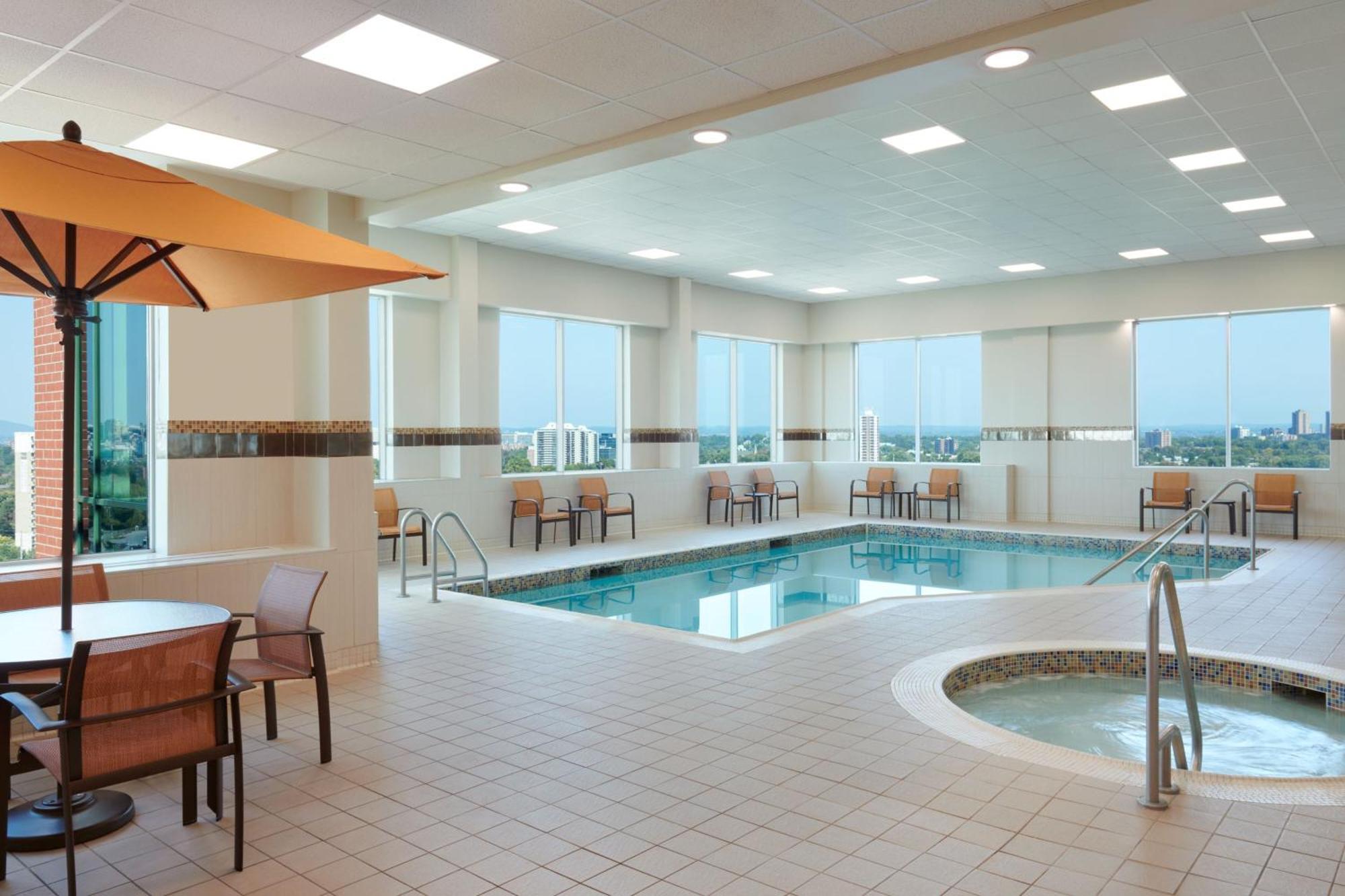 Courtyard By Marriott Ottawa East Hotel Exterior photo