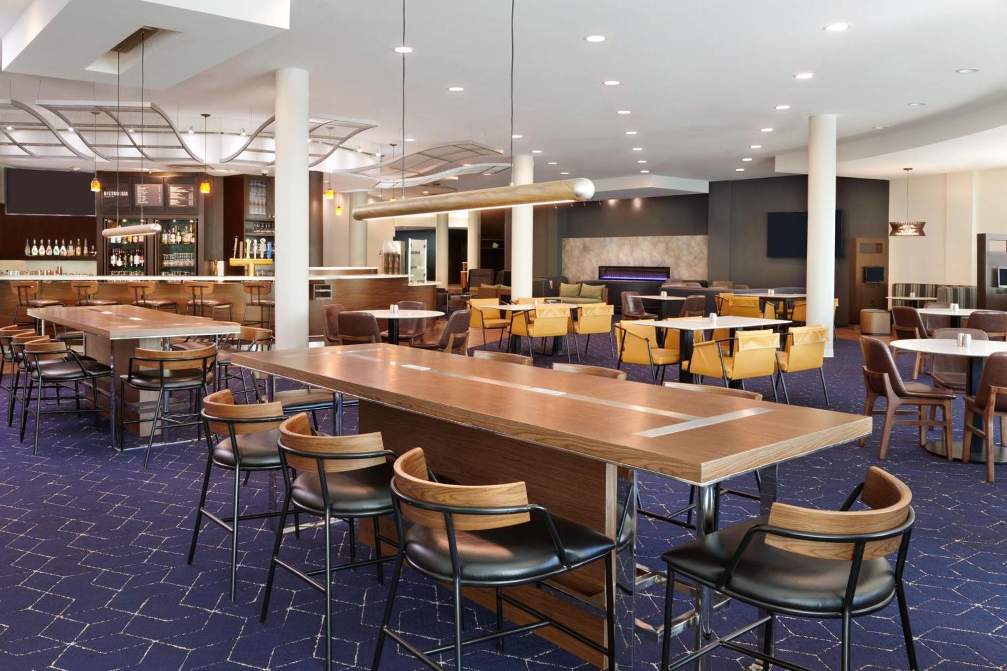 Courtyard By Marriott Ottawa East Hotel Exterior photo