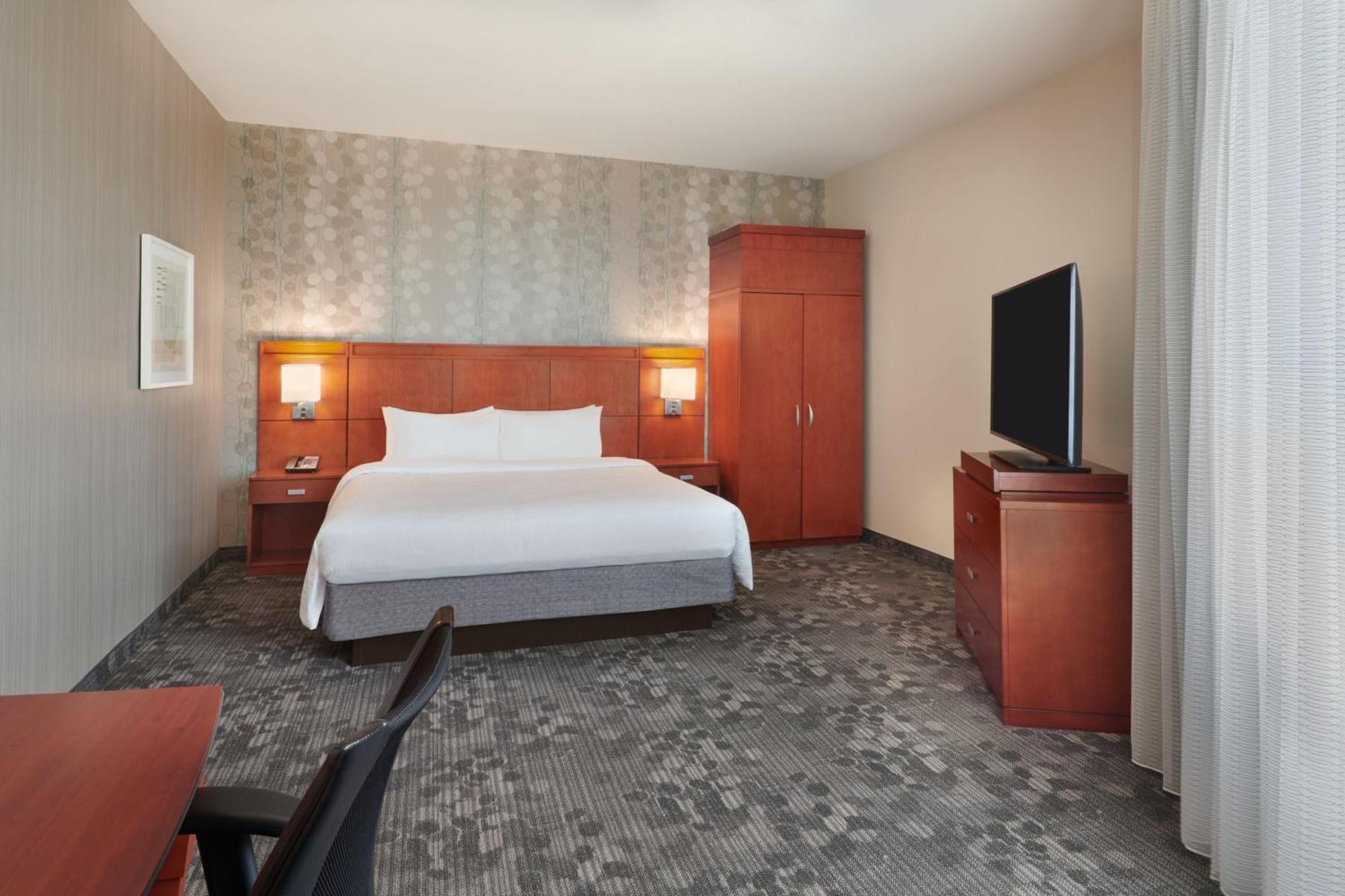 Courtyard By Marriott Ottawa East Hotel Exterior photo