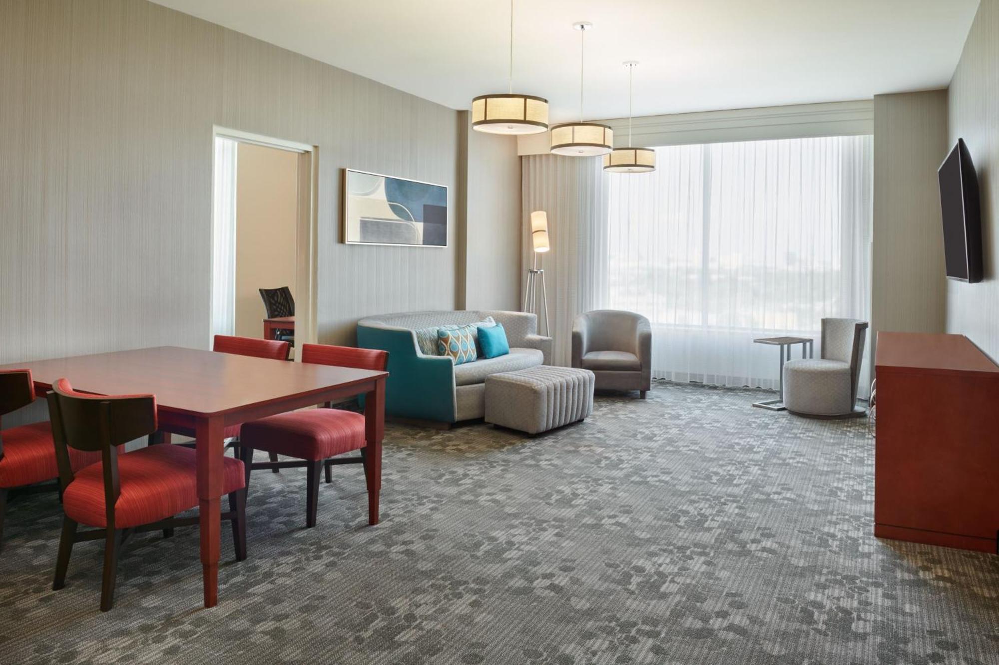Courtyard By Marriott Ottawa East Hotel Exterior photo