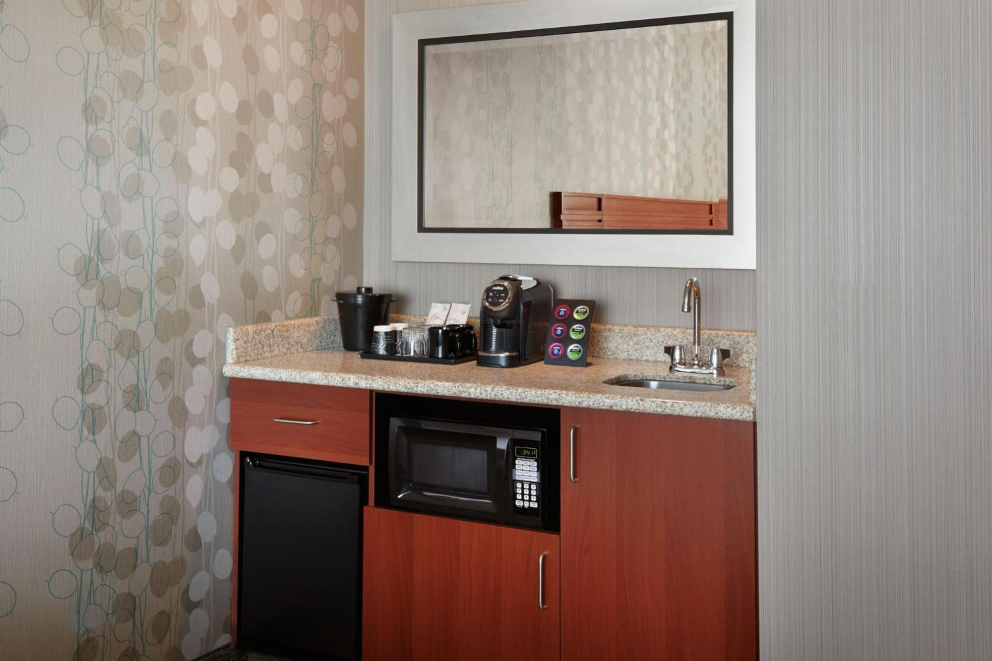 Courtyard By Marriott Ottawa East Hotel Exterior photo