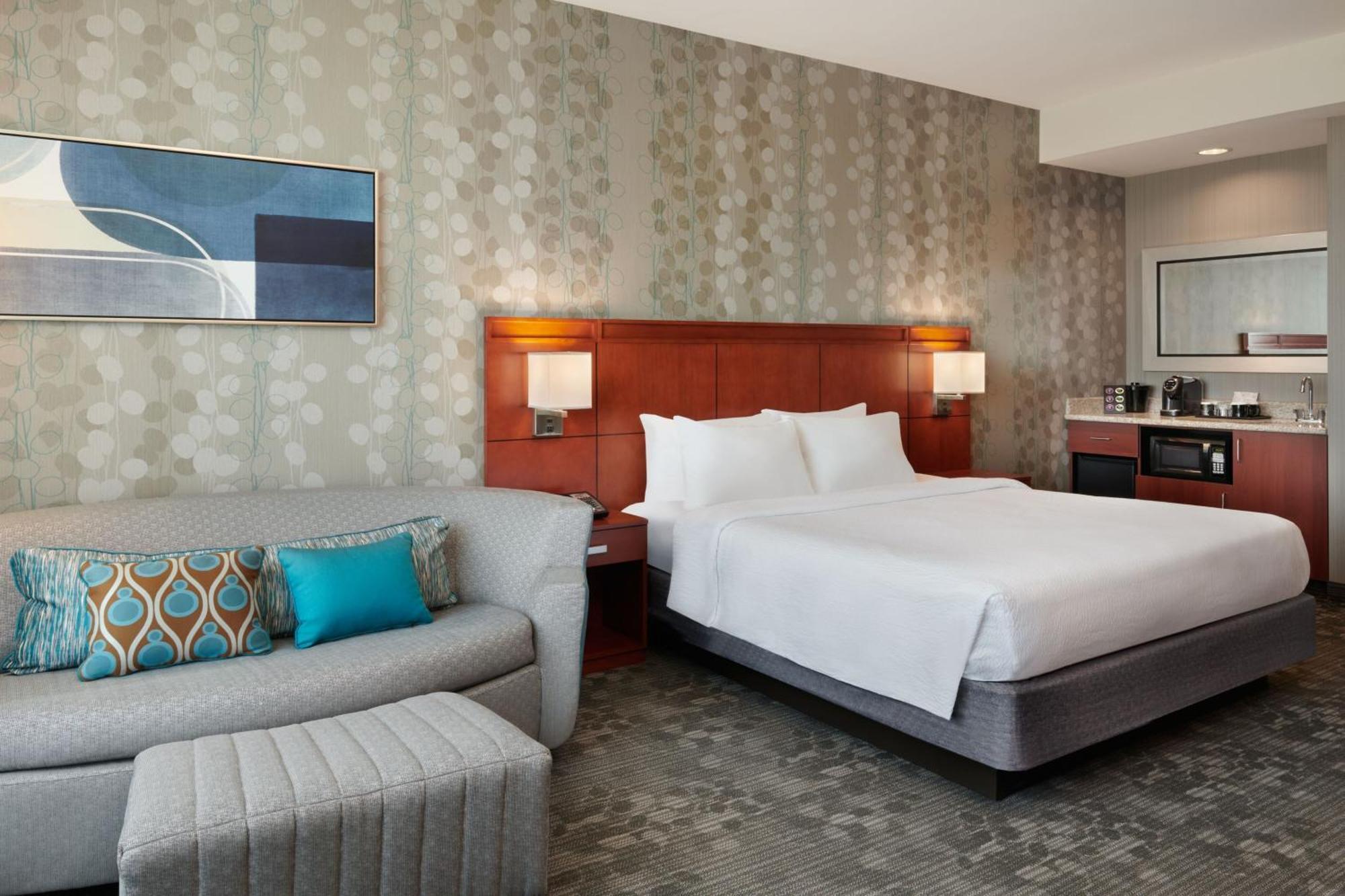 Courtyard By Marriott Ottawa East Hotel Exterior photo