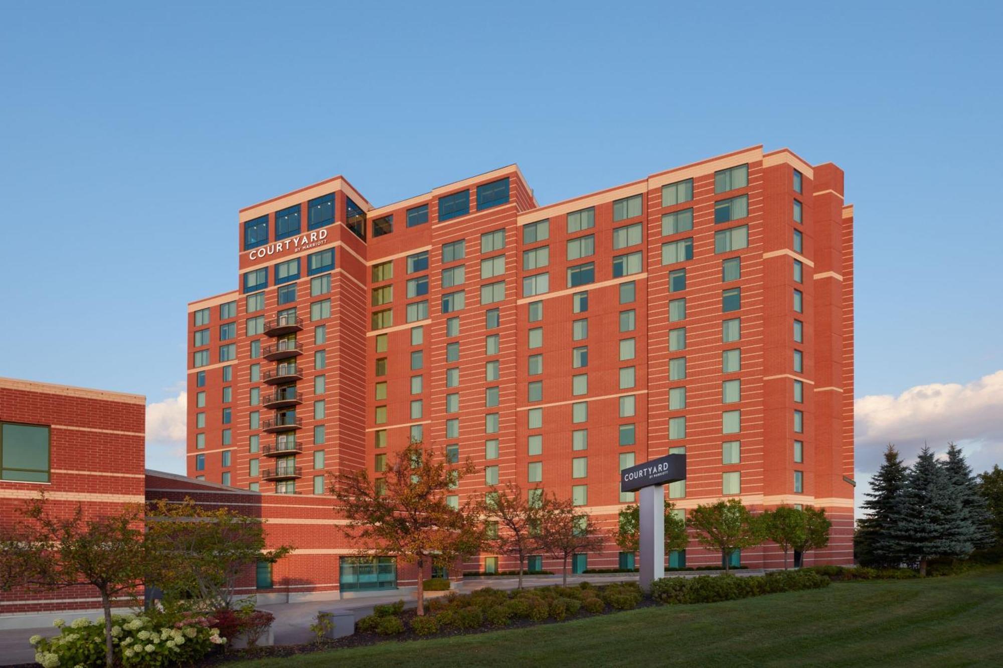 Courtyard By Marriott Ottawa East Hotel Exterior photo