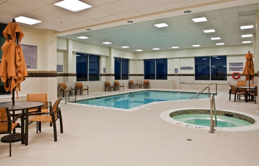 Courtyard By Marriott Ottawa East Hotel Exterior photo